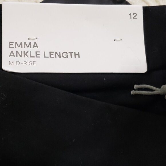 Liz Claiborne Mid-Rise Emma Ankle Length Slimming Tummy Black Pants Size 12 NWT - Picture 2 of 5